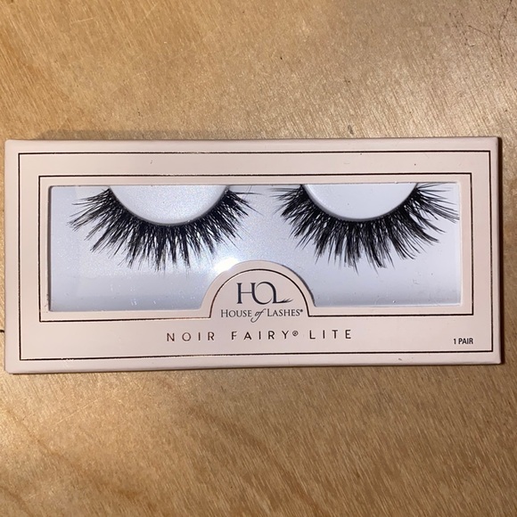 House of Lashes- Noir Fairy Lite - Picture 1 of 2
